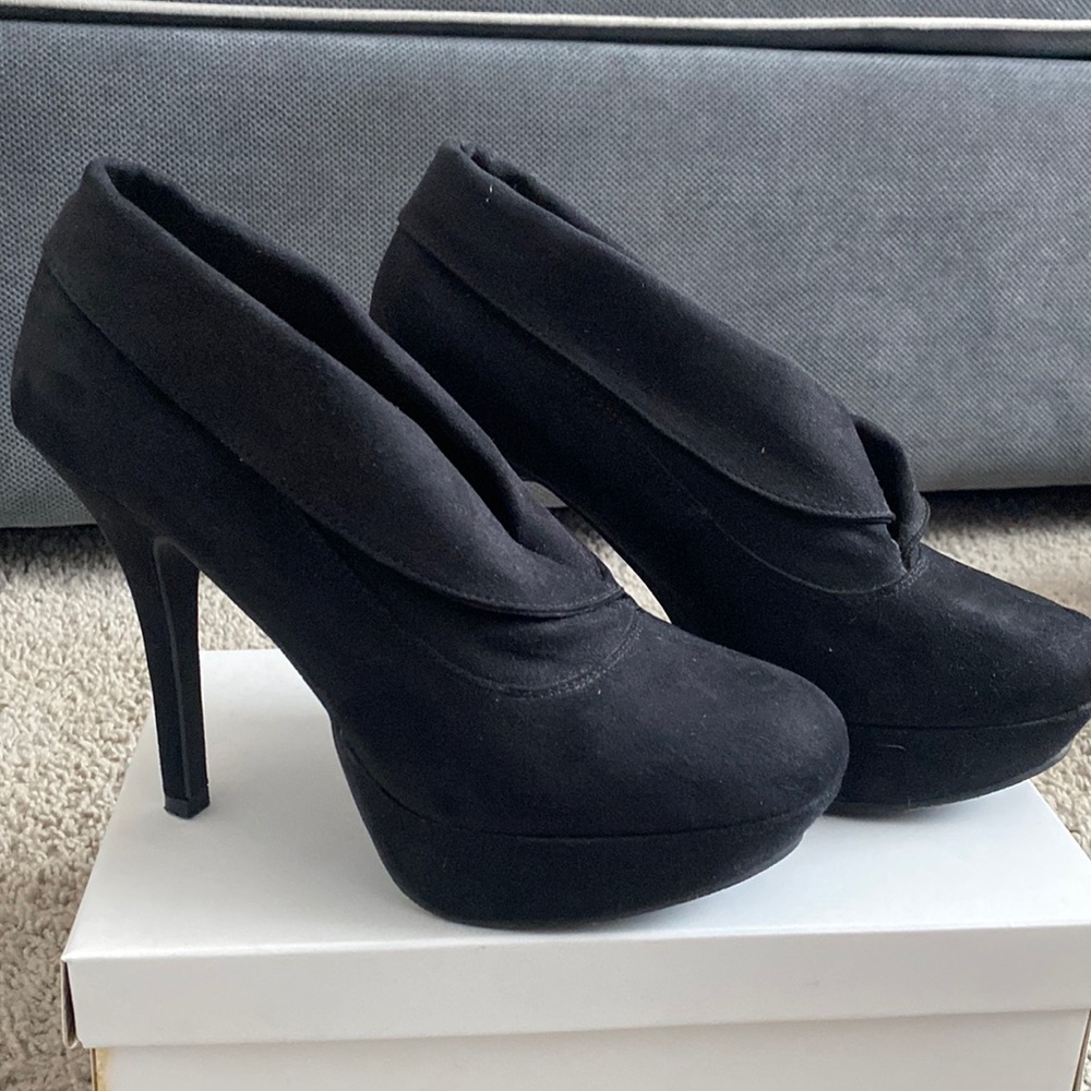 Black suede ankle boots with heel size 10